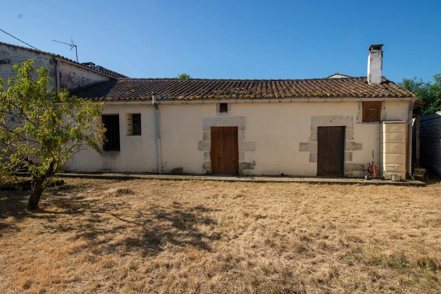 Ensemble immobilier de 3 maisons avec jardin à Nieul les Stes 