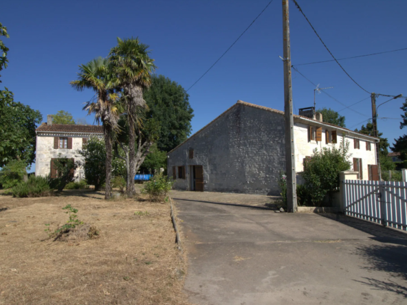 Ensemble immobilier de 3 maisons avec jardin à Nieul les Stes