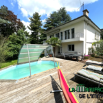 Maison individuelle - 155 m² - 4 chambres - Piscine - Garage à Le Chambon-Feugerolles