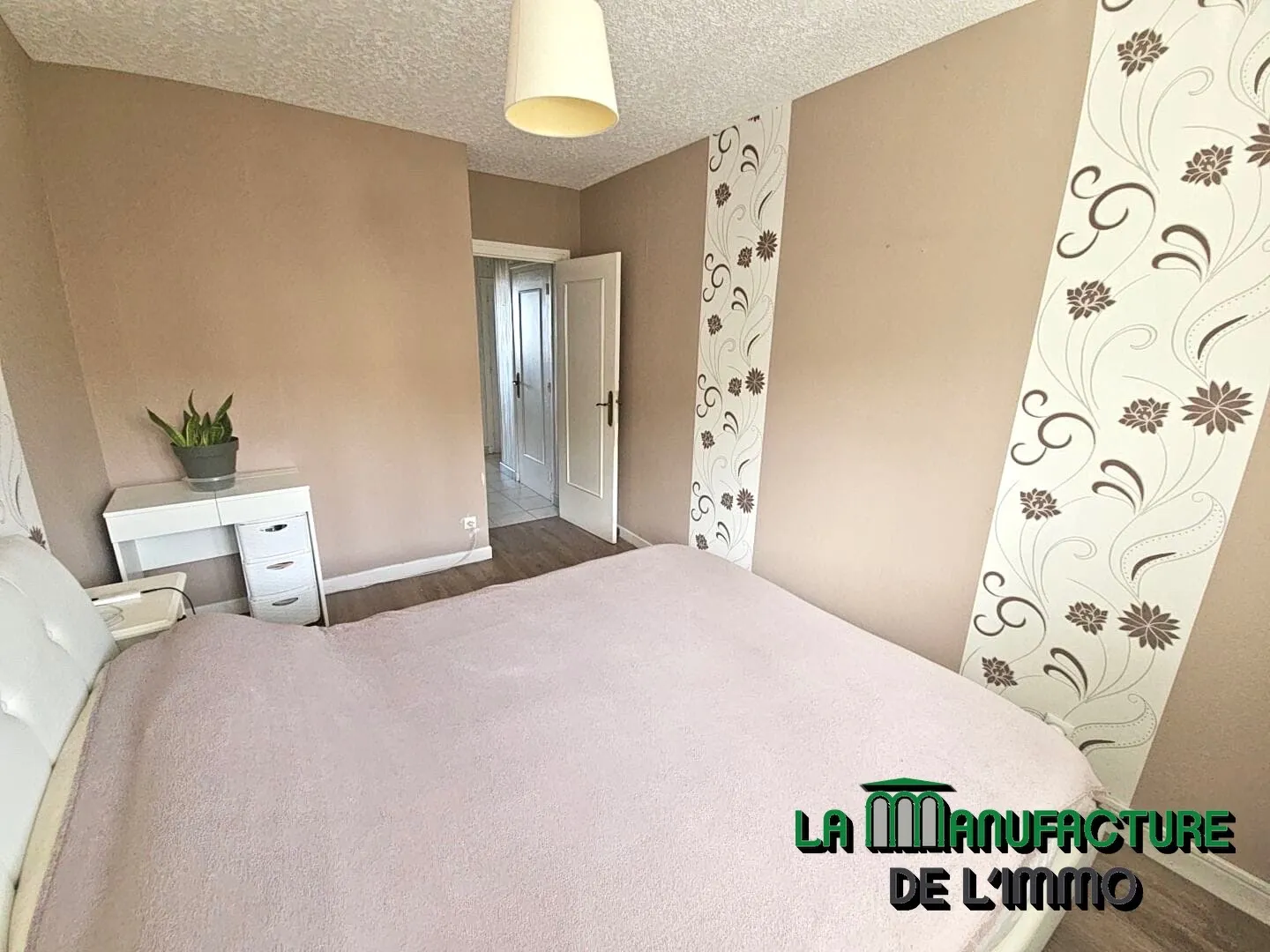 Appartement F3 traversant avec balcon à Saint-Étienne 