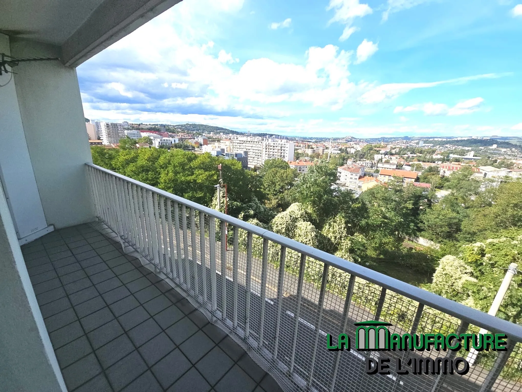 Appartement F3 traversant avec deux balcons à Saint-Étienne - Monthieu 