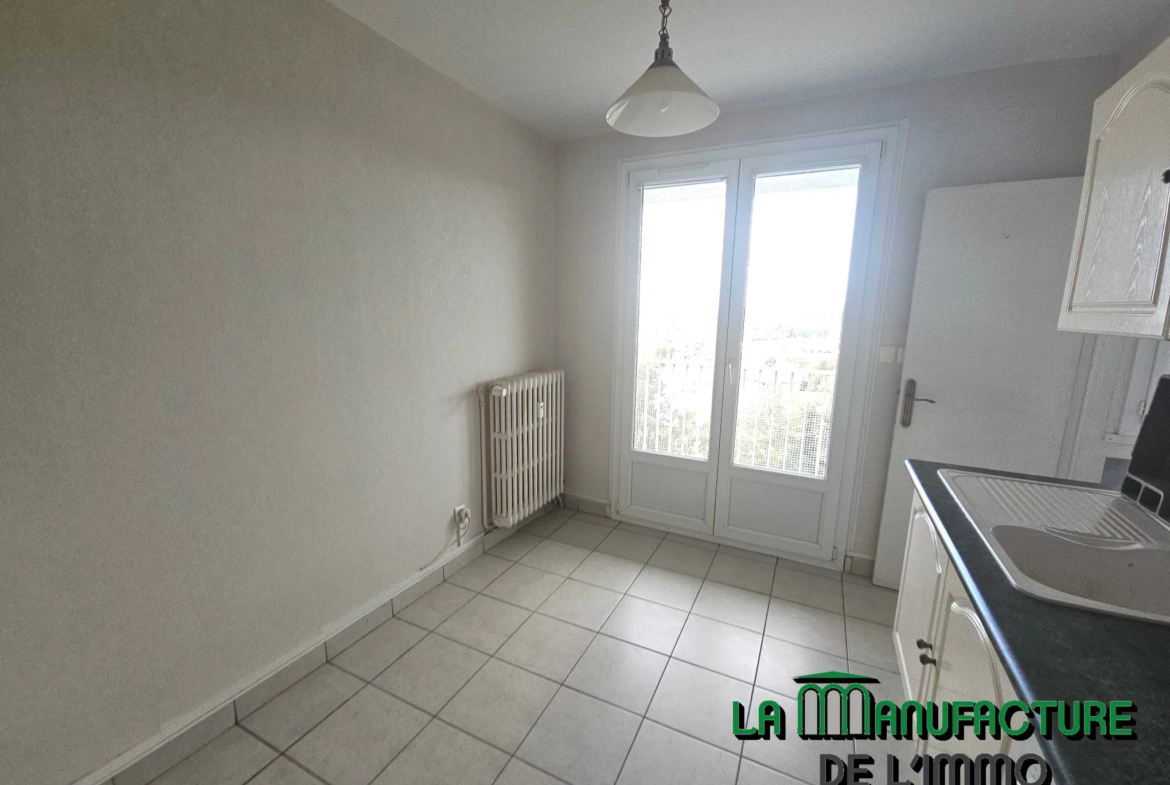 Appartement F3 traversant avec balcon à Saint-Étienne 