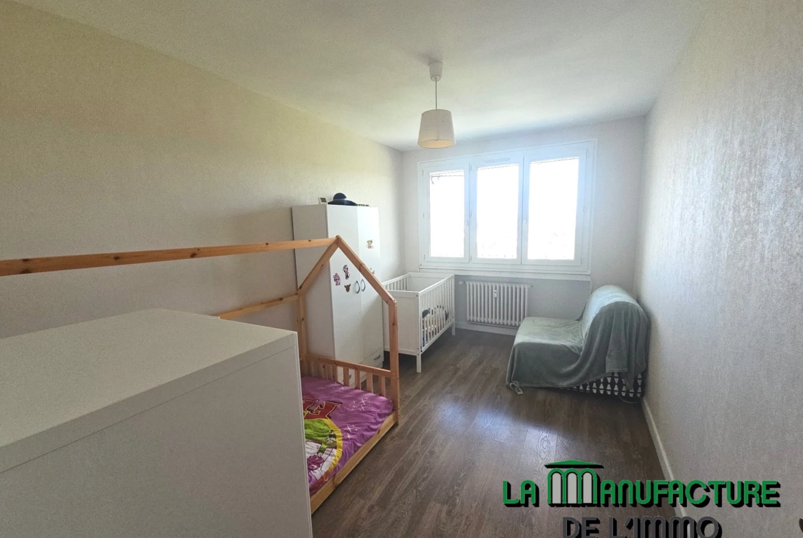 Appartement F3 traversant avec balcon à Saint-Étienne 