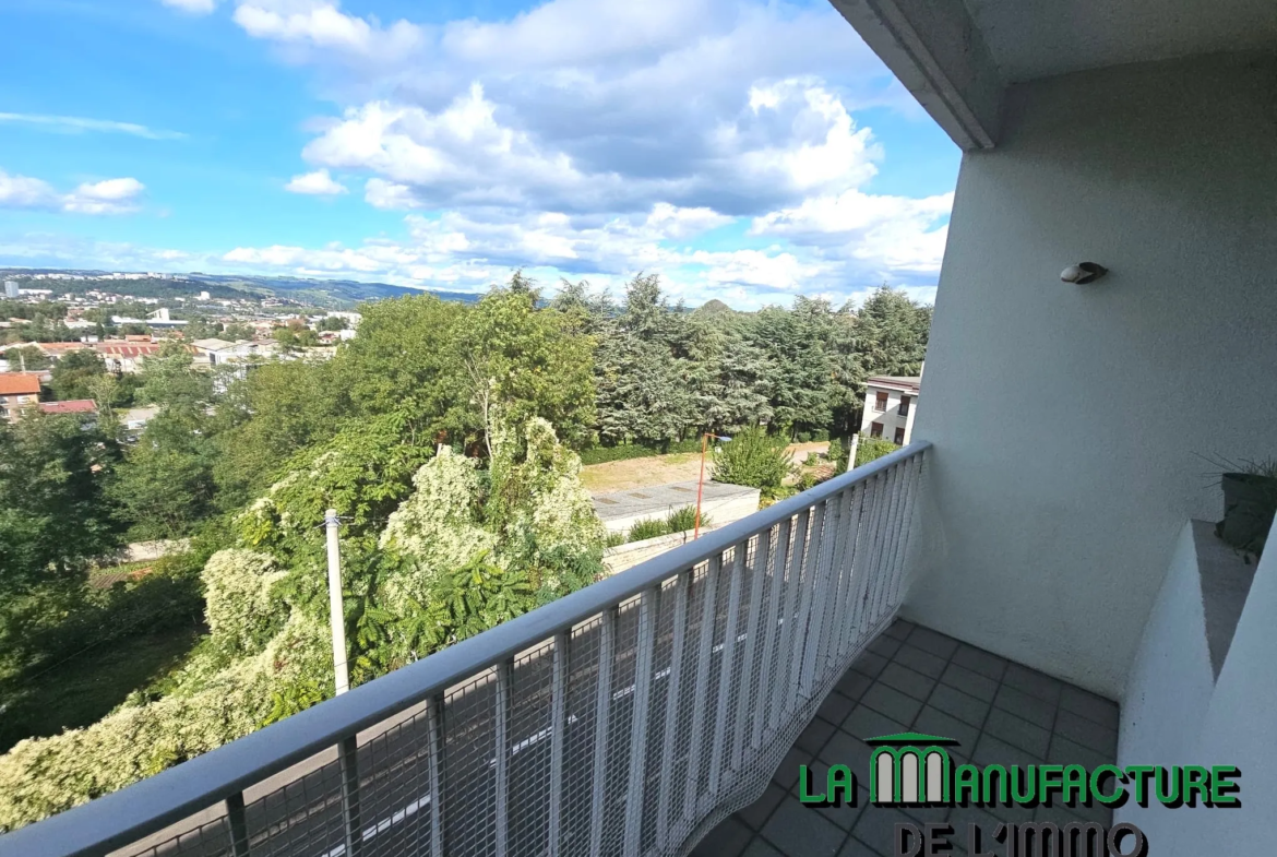 Appartement F3 traversant avec balcon à Saint-Étienne 