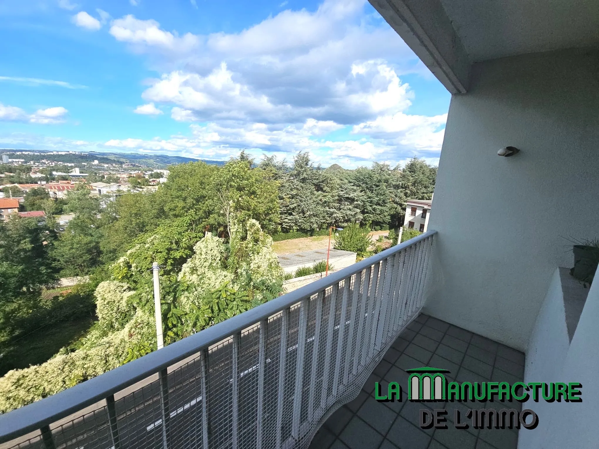 Appartement F3 traversant avec deux balcons à Saint-Étienne - Monthieu 