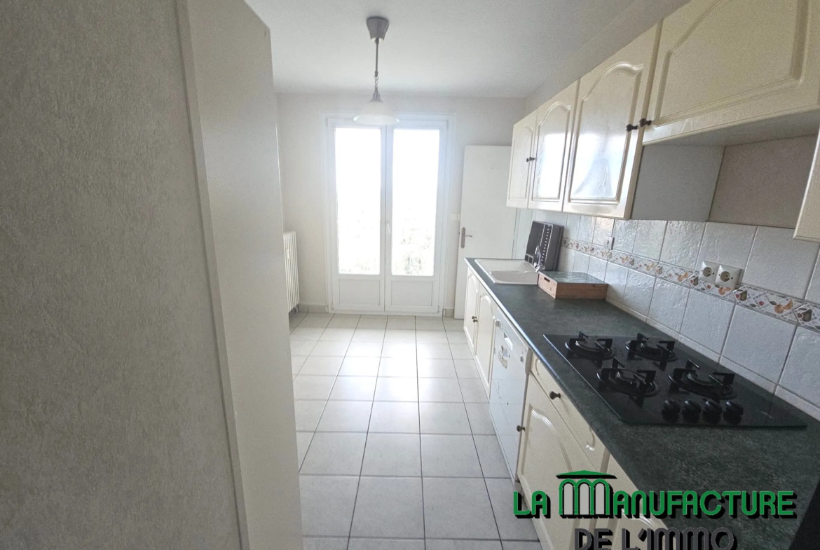 Appartement F3 traversant avec deux balcons à Saint-Étienne - Monthieu 