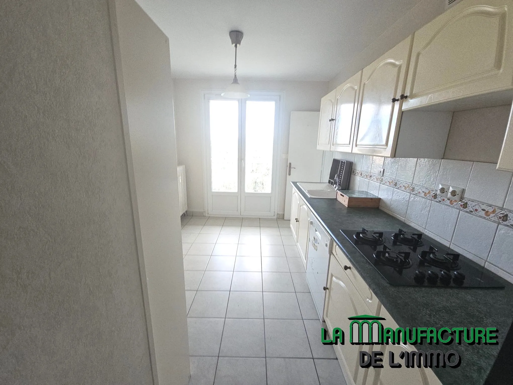 Appartement F3 traversant avec balcon à Saint-Étienne 