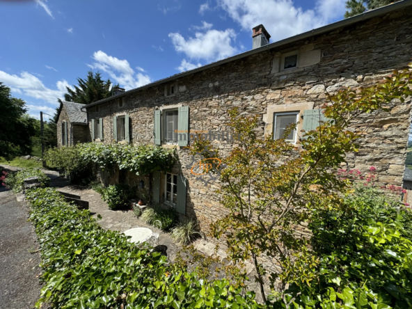 À vendre : Ancien presbytère rénové à Curvalle