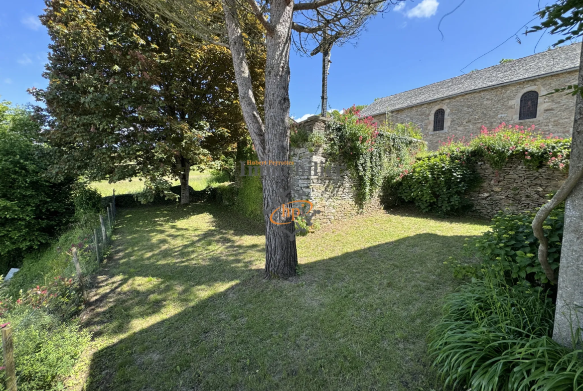 À vendre : Ancien presbytère rénové à Curvalle 