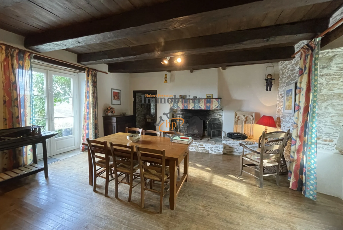 À vendre : Ancien presbytère rénové à Curvalle 