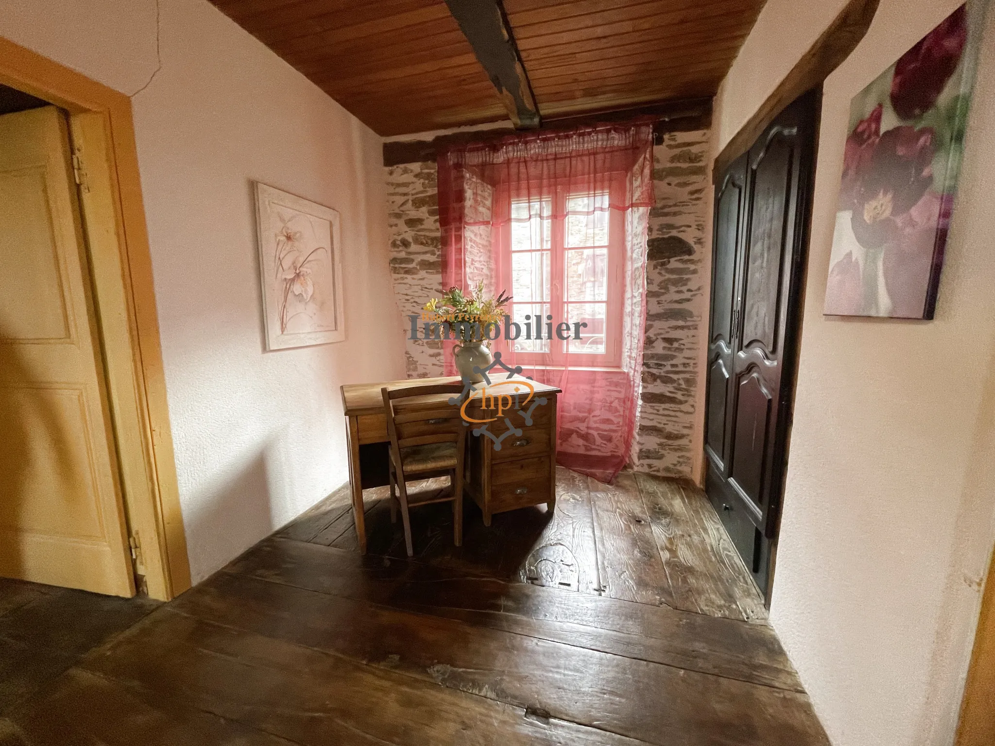 À vendre : Ancien presbytère rénové à Curvalle 