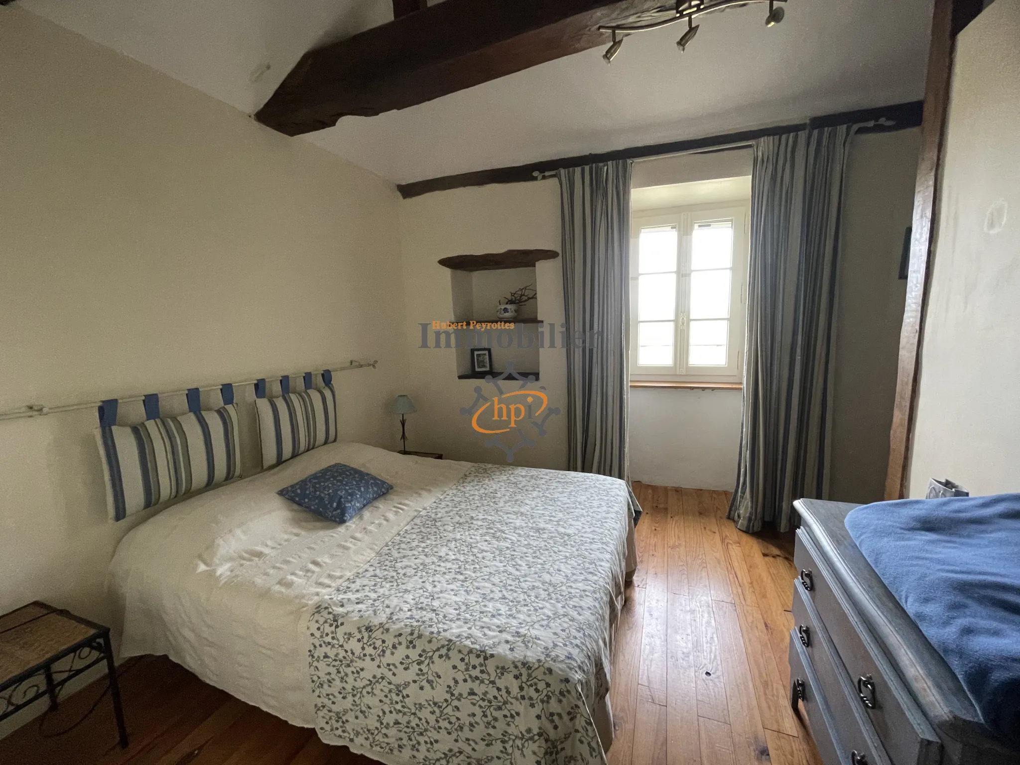 À vendre : Ancien presbytère rénové à Curvalle 