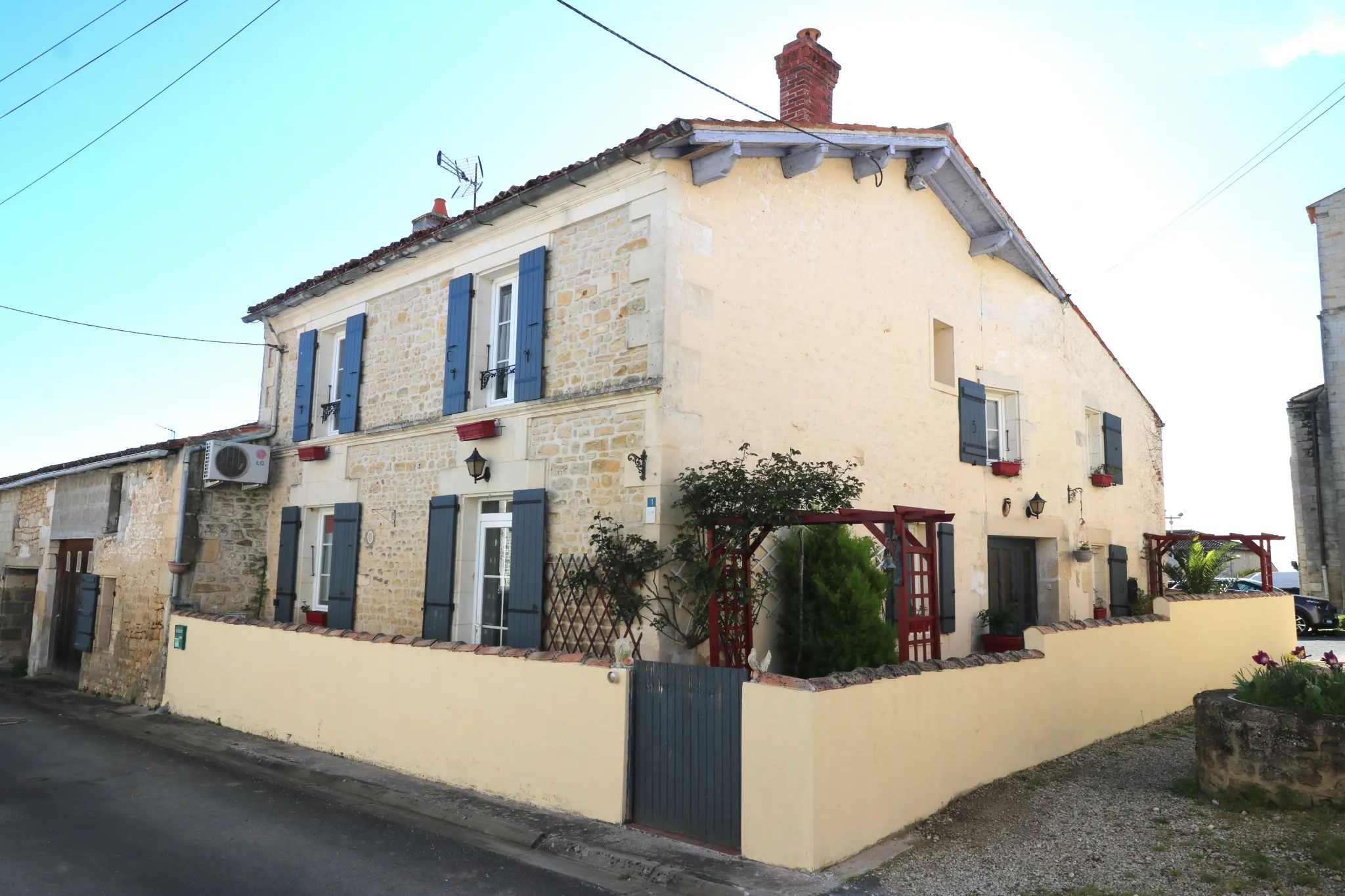 Maison 6 pièces 168 m² avec garage à Archingeay 