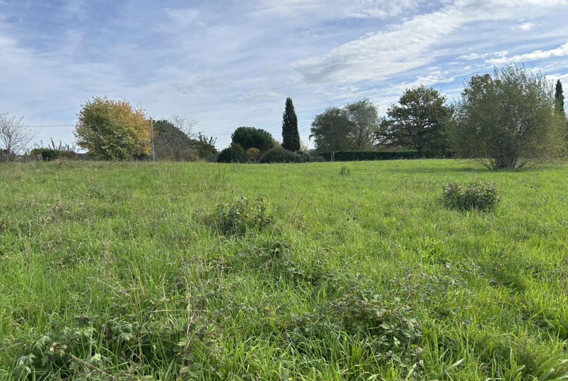 Terrain à bâtir à vendre à Donzenac en Corrèze 