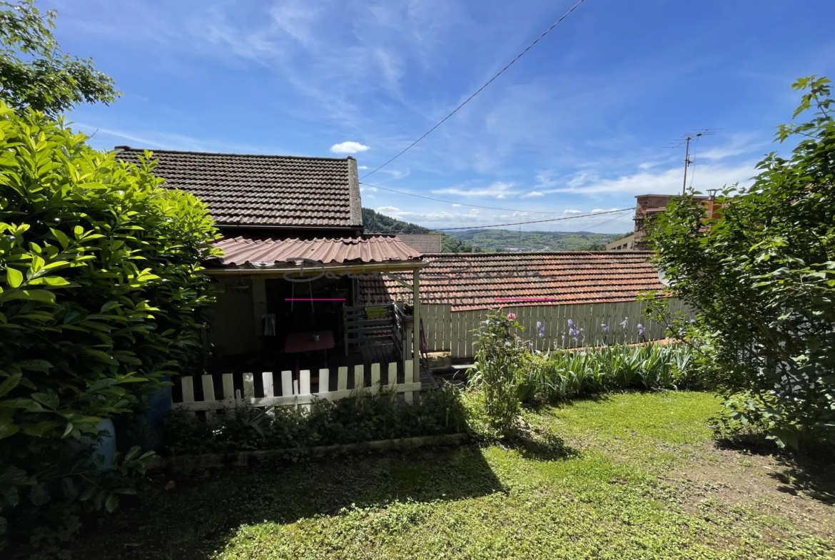 Maison de village avec terrain attenant à Thizy 