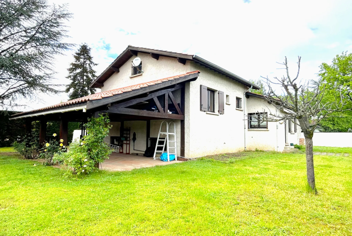 Grande Maison Traditionnelle à Vendre à Saint Cyprien 