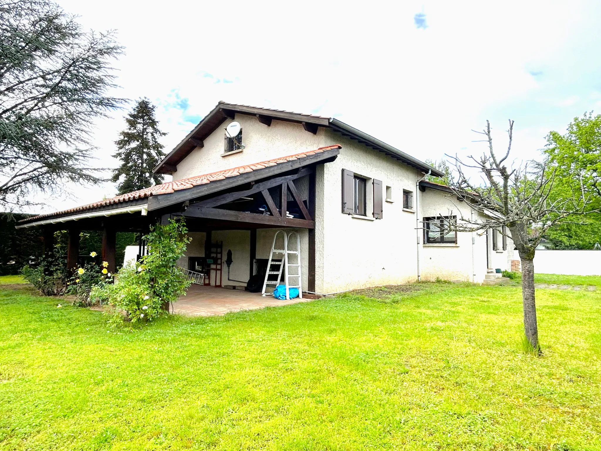 Grande Maison Traditionnelle à Vendre à Saint Cyprien 