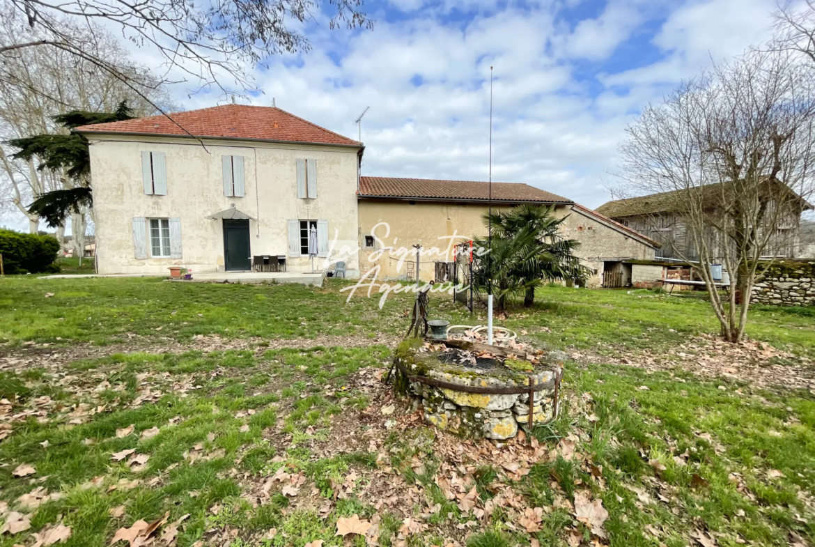 Maison d'environ 200m2 à Layrac - 4 chambres, moderne et spacieuse 