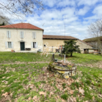 Maison d'environ 200m2 à Layrac - 4 chambres, moderne et spacieuse