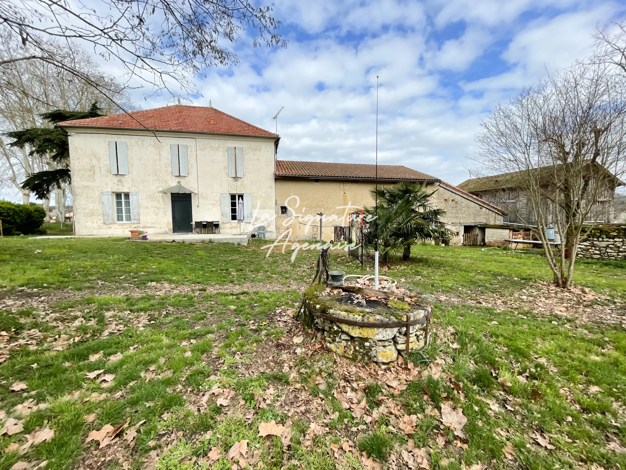 Maison d'environ 200m2 à Layrac - 4 chambres, moderne et spacieuse 