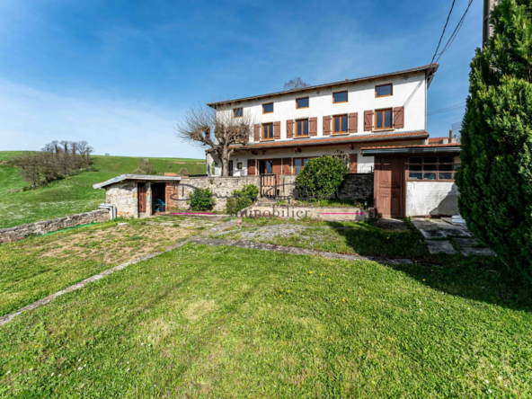 Grande maison avec terrain à Amplepuis