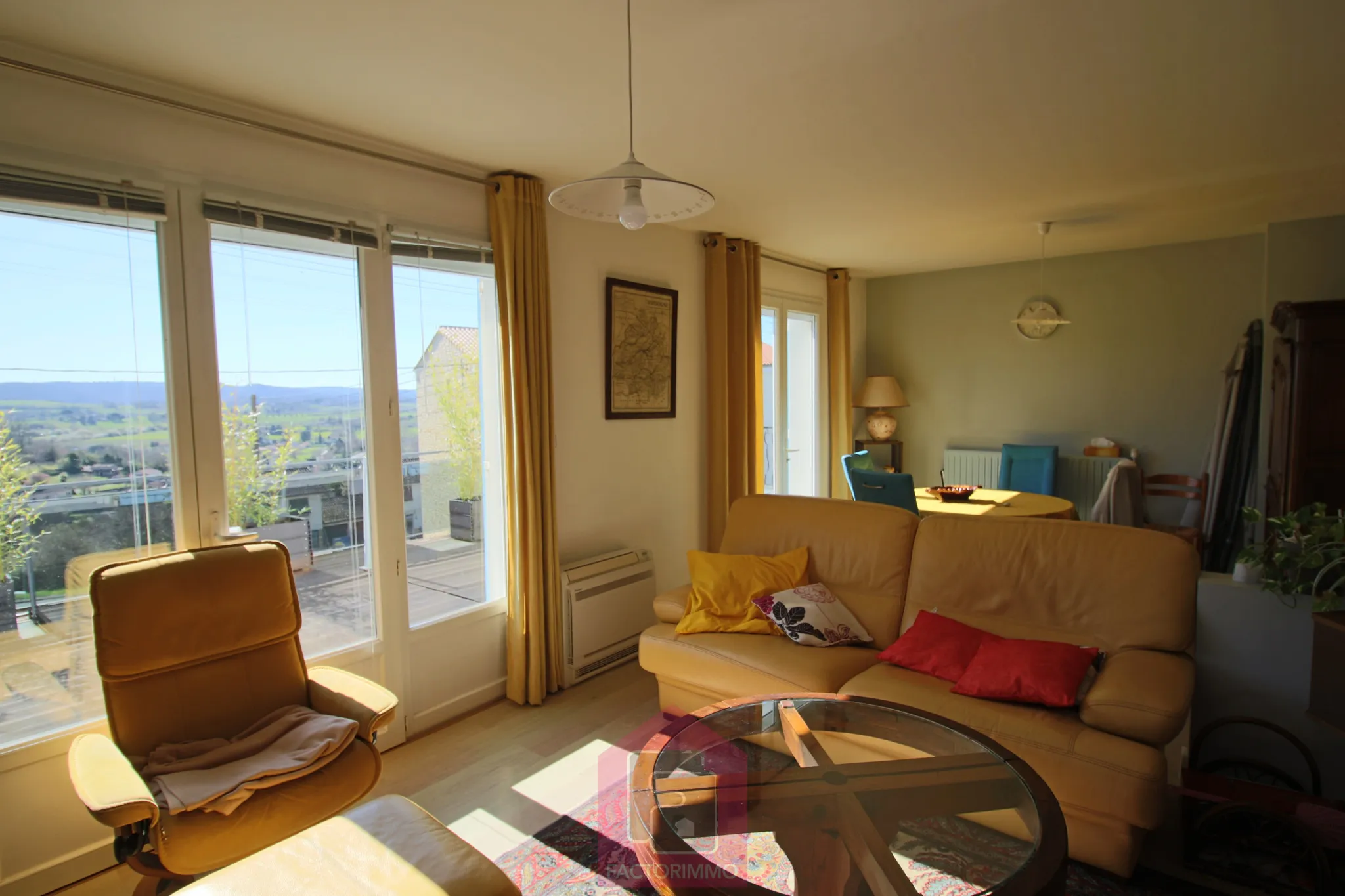 Maison rénovée avec deux appartements indépendants à Puy l'Évêque 