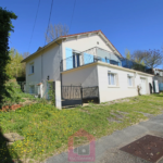 Maison rénovée avec deux appartements indépendants à Puy l'Évêque