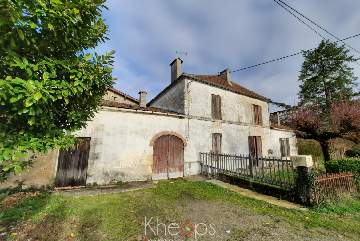 Maison spacieuse avec dépendances à Lamothe-Landerron 