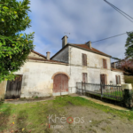 Maison spacieuse avec dépendances et jardin à Lamothe-Landerron