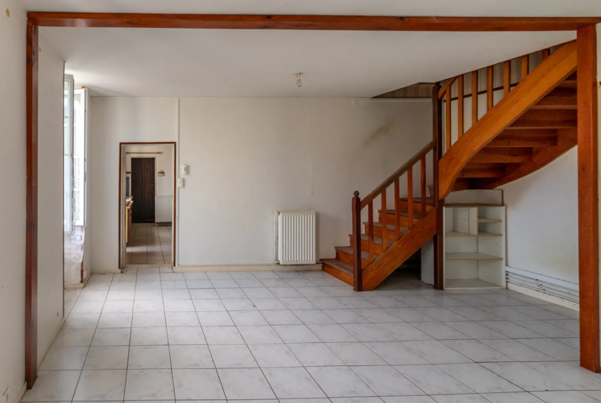 Maison charentaise 2 chambres avec dépendances à Fontcouverte 