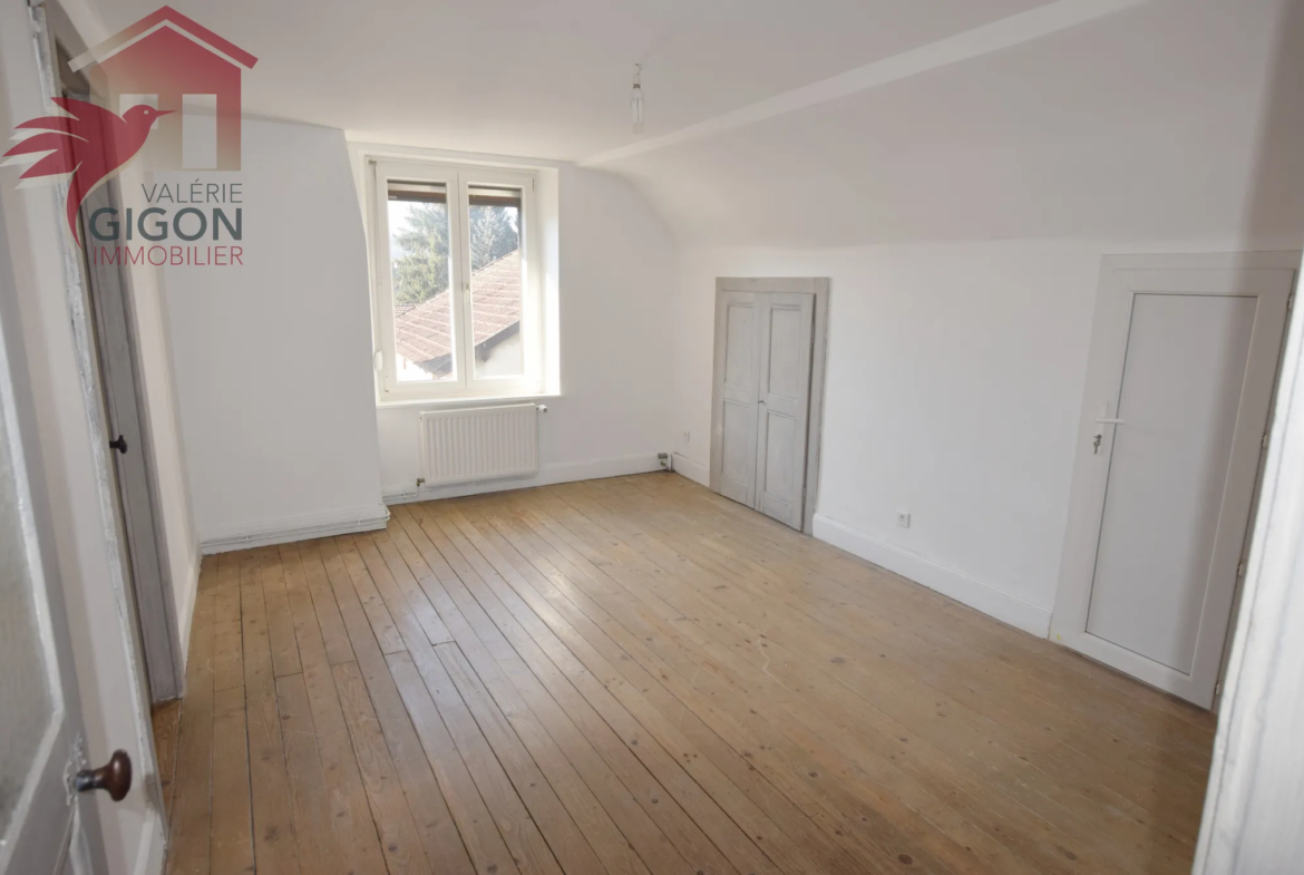 Appartement triplex F7 indépendant de 170 m2 à Voujeaucourt 