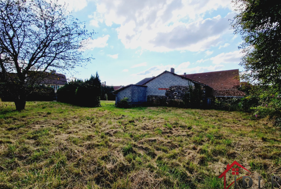 Maison de 258 m2 avec garages de 200 m2 à Laferté sur Amance 