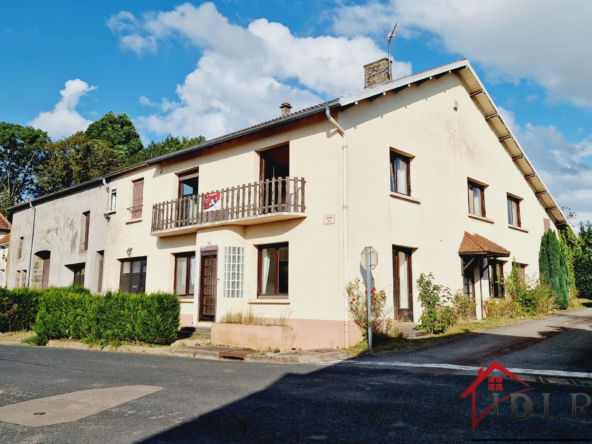 Maison de 258 m2 avec garages de 200 m2 à Laferté sur Amance