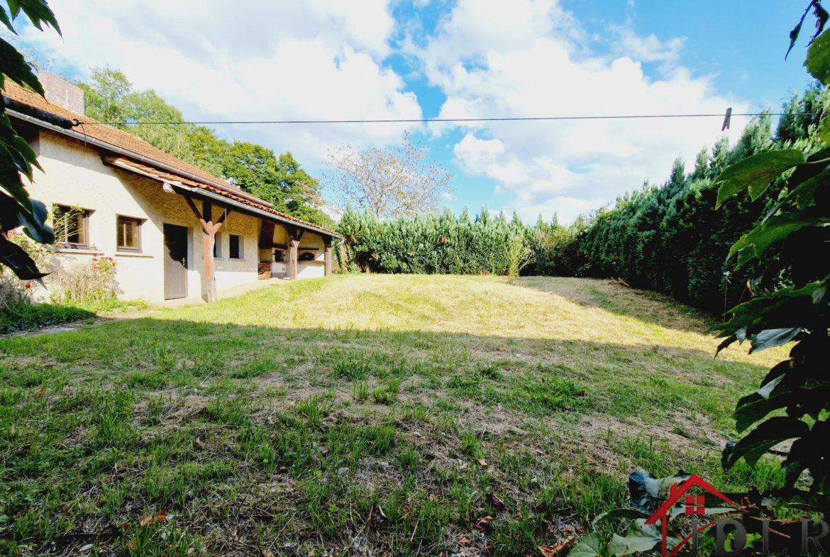 Maison de 258 m2 avec garages de 200 m2 à Laferté sur Amance 