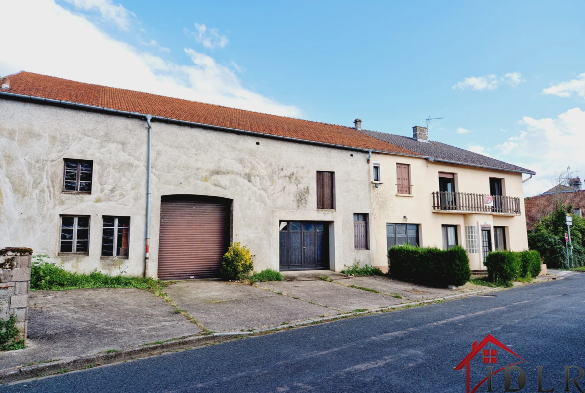 Maison de 258 m2 avec garages de 200 m2 à Laferté sur Amance 