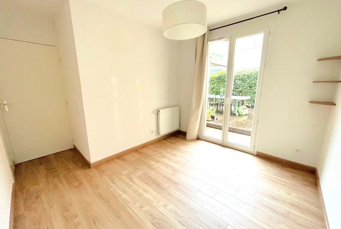 À vendre : Bel appartement F2 avec grand jardin à Saint-Genest-Lerpt 