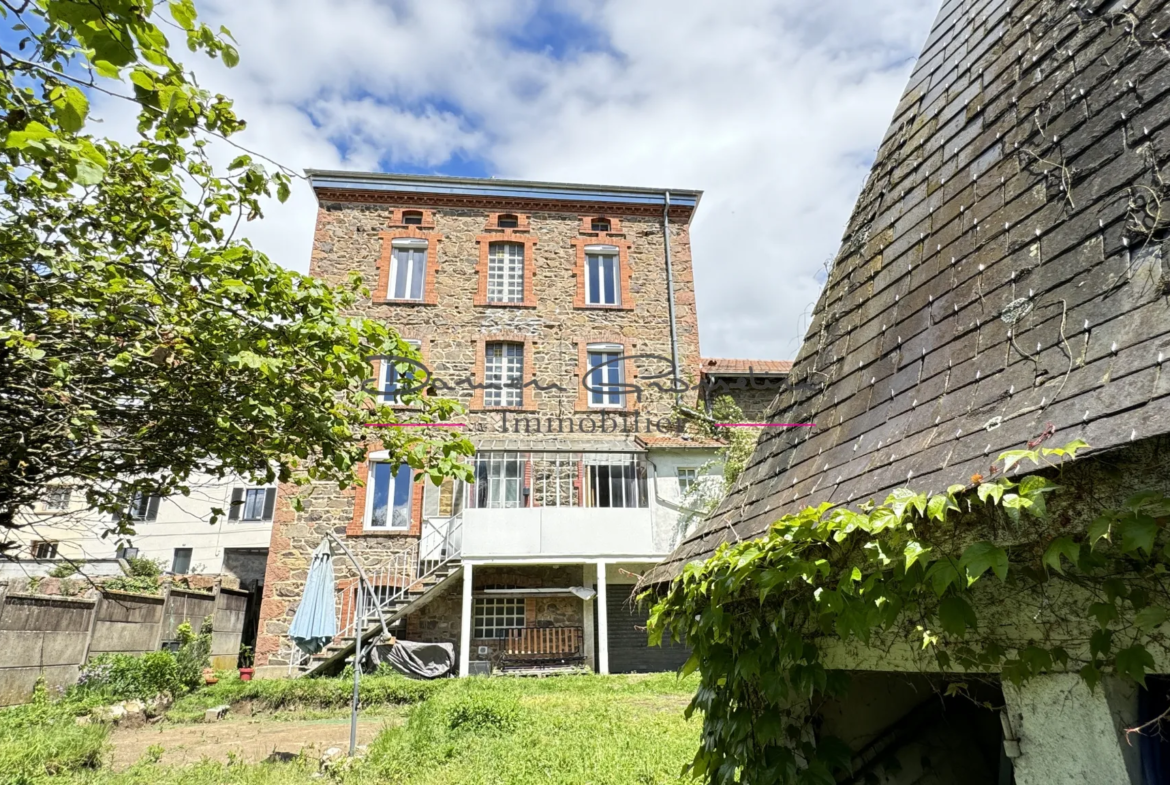 Maison en Pierre de 155 m² à Amplepuis - Idéale pour Famille 