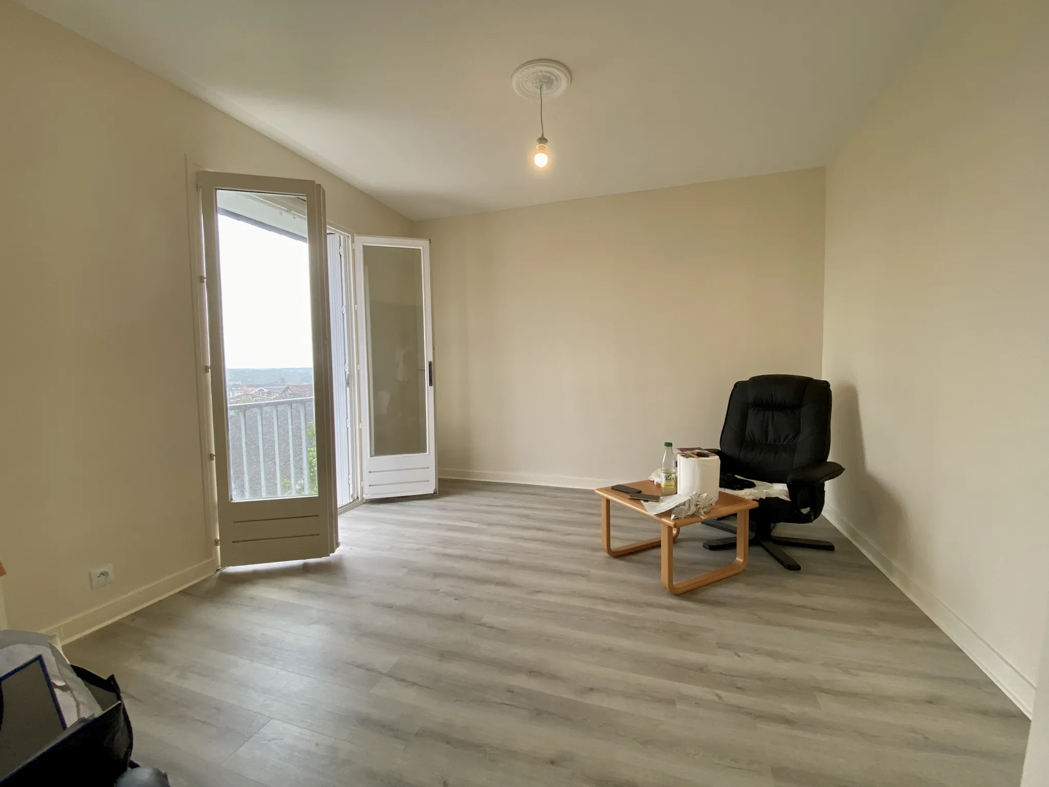 Appartement 3 pièces avec balcon en résidence sécurisée - Vierzon 