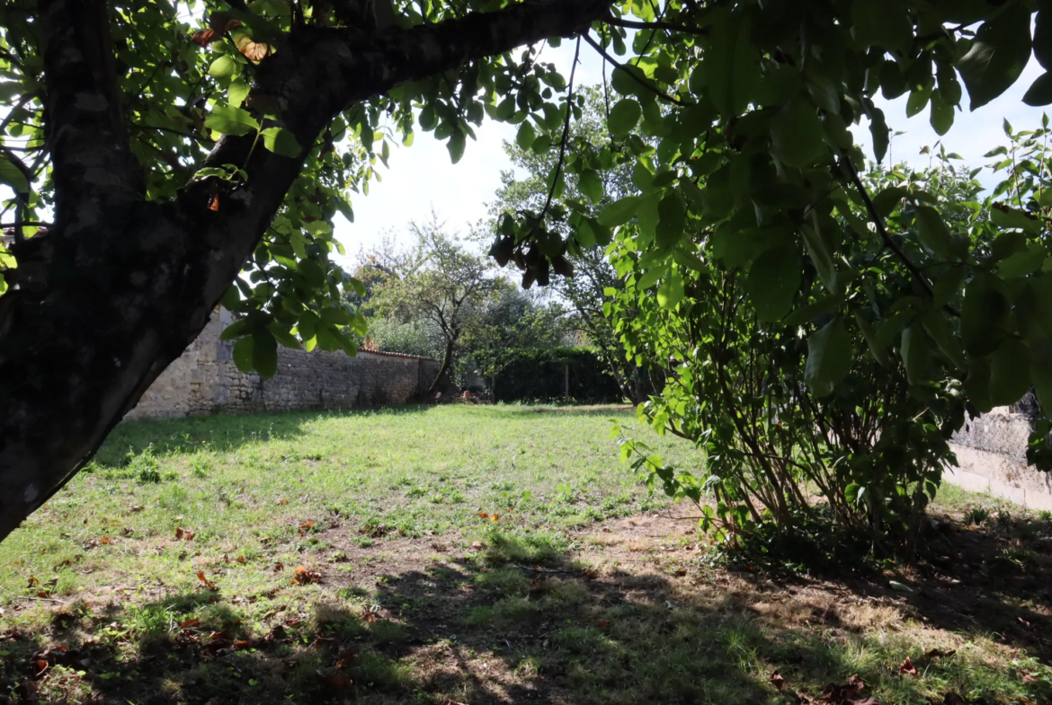 Maison à Bour Charente : Confort et Cadre Paisible 