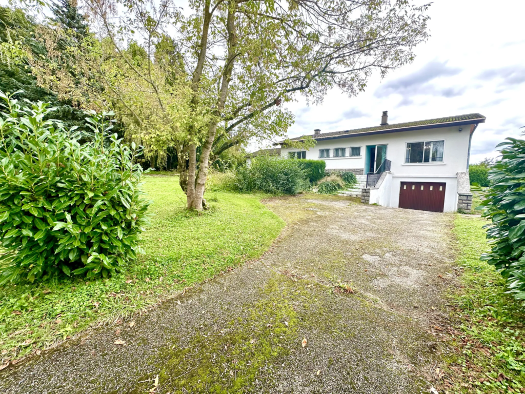 Maison de plain pied à rénover avec terrain constructible à Abrest