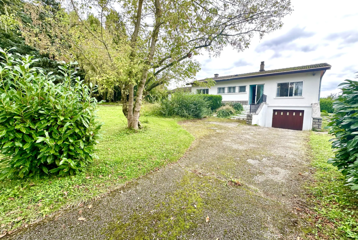 Maison de plain pied à rénover avec terrain constructible à Abrest 