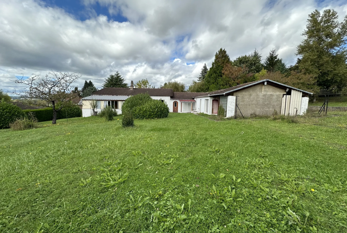 Maison de plain pied à rénover avec terrain constructible à Abrest 