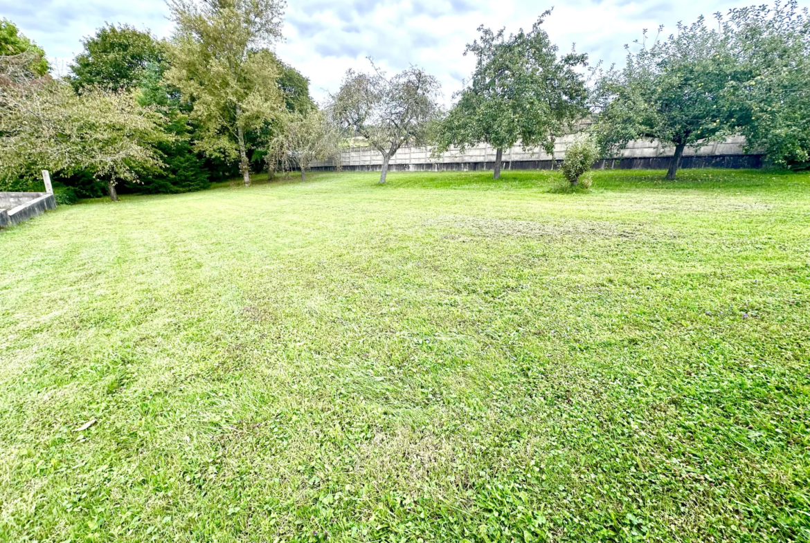 Maison de plain pied à rénover avec terrain constructible à Abrest 