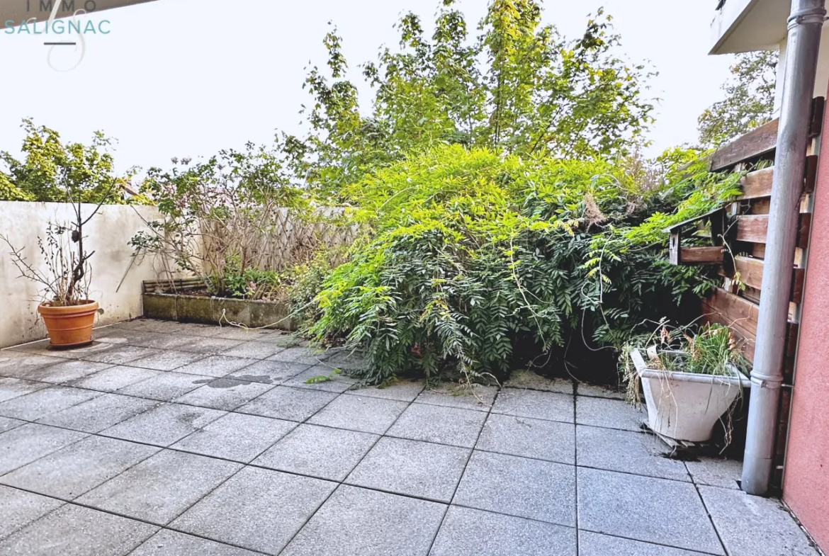 Appartement T3 moderne de 65 m² avec terrasse à Péronnas 