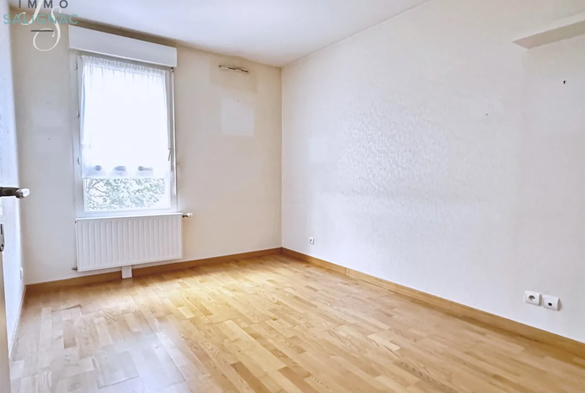 Appartement T3 moderne de 65 m² avec terrasse à Péronnas 