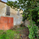 Grange à rénover entièrement + jardin à Lamothe Landerron