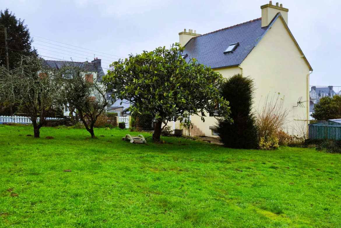 Maison familiale à Châteauneuf-Du-Faou avec jardin 