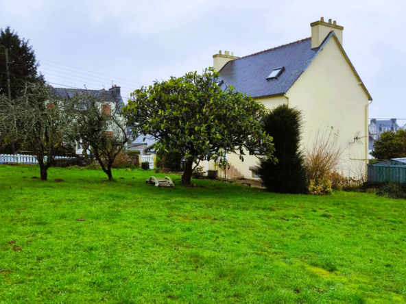 Maison familiale à Châteauneuf-Du-Faou avec jardin