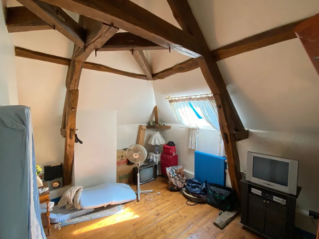 Fermette indépendante à vendre à Sergines, 3 chambres, jardin de 1277 m² 