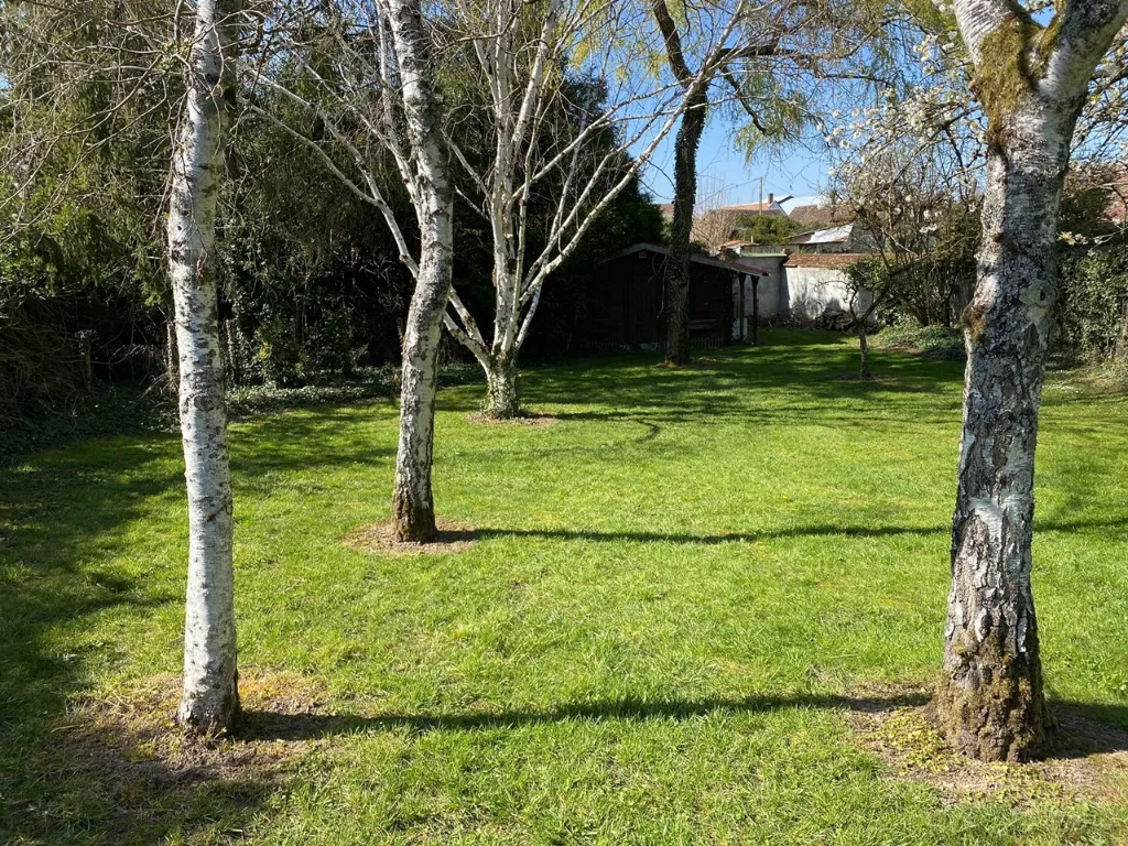 Fermette indépendante à vendre à Sergines, 3 chambres, jardin de 1277 m² 